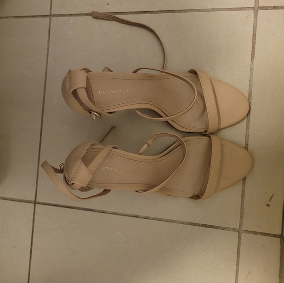 Banana Republic Nude Strappy Sandals - Picture 4 of 5